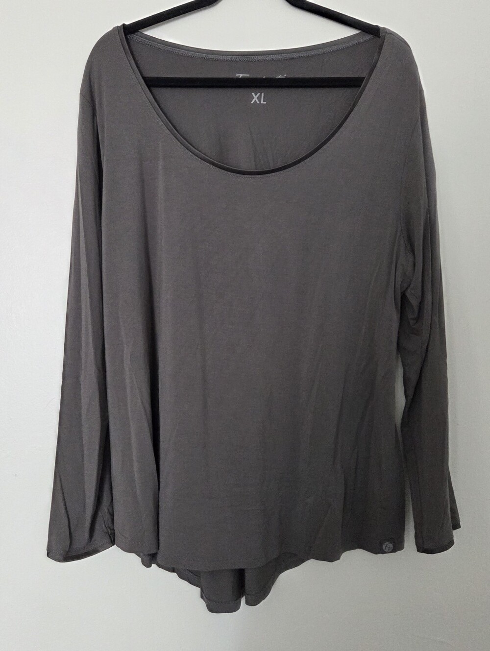 Face Plant Dreams Women's Gray Long-Sleeve Scoop Neck Top XL